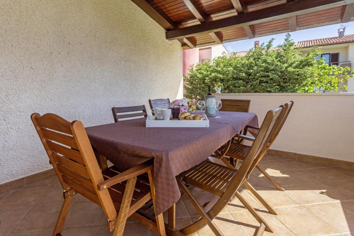 Nada In Vinkuran Villa Pula Exteriör bild